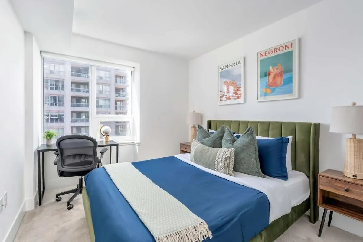 Easy Access 1Br On Bay Street location