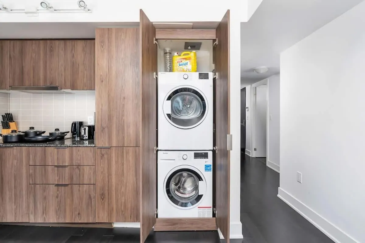 Easy Access 1Br On Bay Street Apartment Toronto