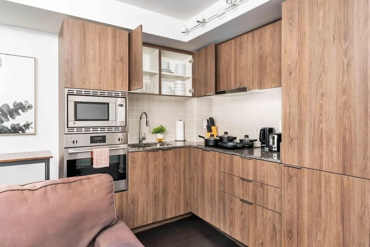 Easy Access 1Br On Bay Street Apartment Toronto